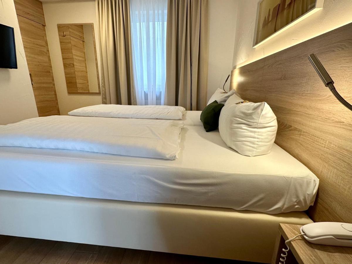 Hotel Bronnbacher Hof เวิร์ทไฮม์ ภายนอก รูปภาพ